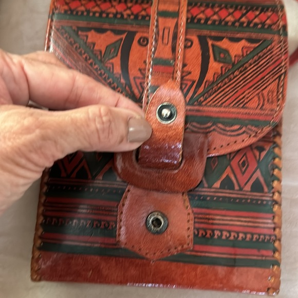 Vintage - Hand Painted Leather Hard Case Crossbody bag. Button Closure. - Picture 3 of 8